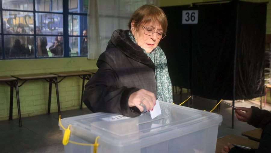 Michelle Bachelet asegura que se pondrá a "disposición del candidato o candidata que sea electo"