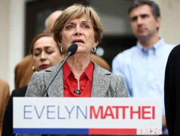 Evelyn Matthei se desploma en intención de voto espontáneo y cae al tercer lugar: Kast lidera y le sigue Jara, según la encuesta Cadem