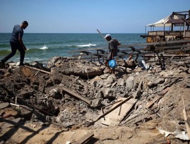 Ataque de Israel a una cafetería frente al mar en Gaza deja una veintena de fallecidos