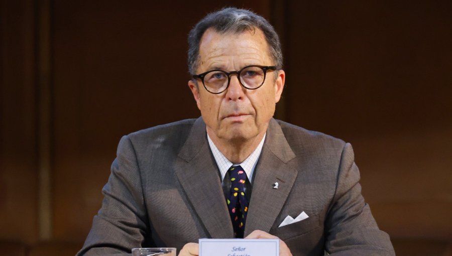 Economista Sebastián Edwards ve con preocupación el programa de Jeannete Jara: "Es extremadamente parecido al de Salvador Allende"