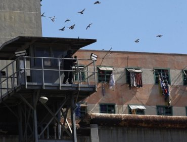Condenan a 10 años de prisión a autor de “pelotazo” desde cementerio hacia el interior de la cárcel de Valparaíso