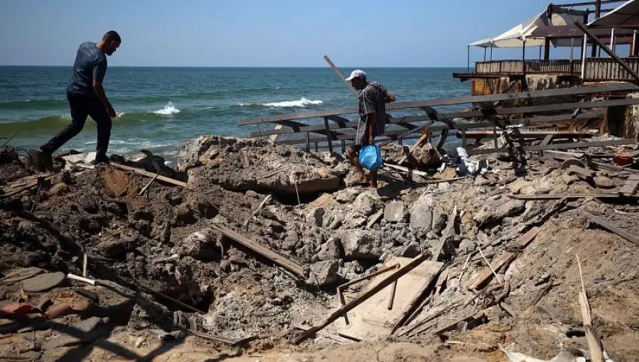 Ataque de Israel a una cafetería frente al mar en Gaza deja una veintena de fallecidos