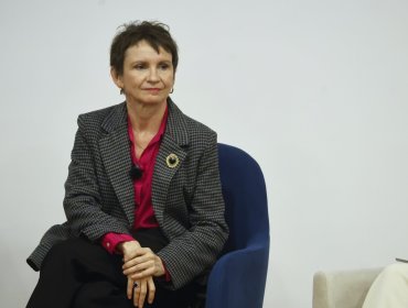 Carolina Tohá tras su dura derrota en la Primaria anuncia que estará "fuera de la primera línea"