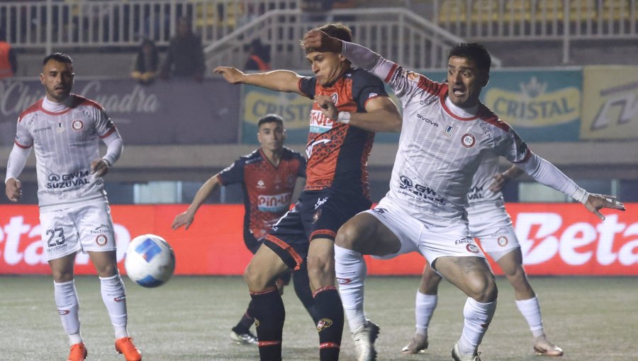 D. Limache desiste de denunciar a U. La Calera por infracción a la "ley Almirón": "Los puntos se ganan en cancha"