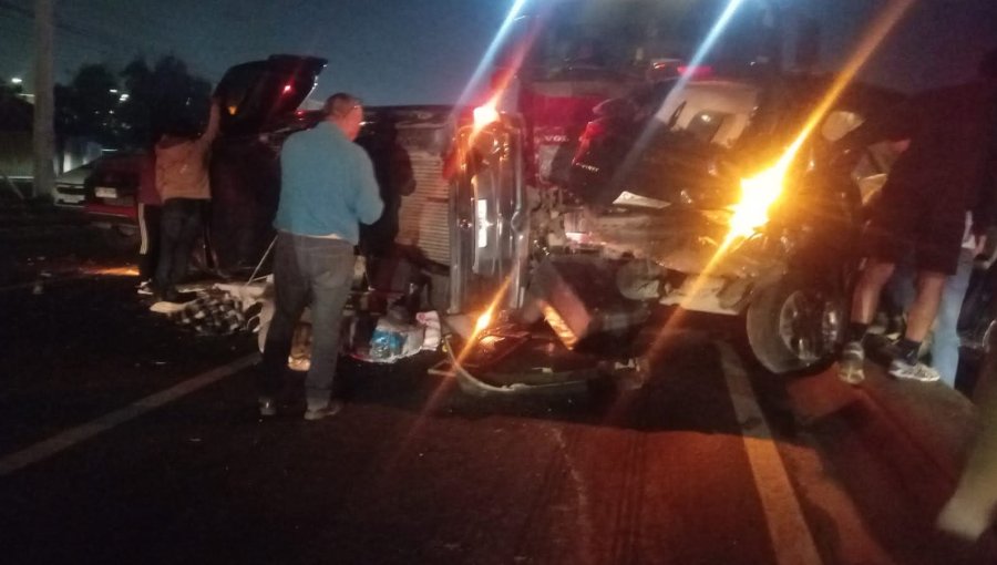 Colisión múltiple entre vehículos y un camión deja una decena de heridos en la ruta 5 Sur en Curicó