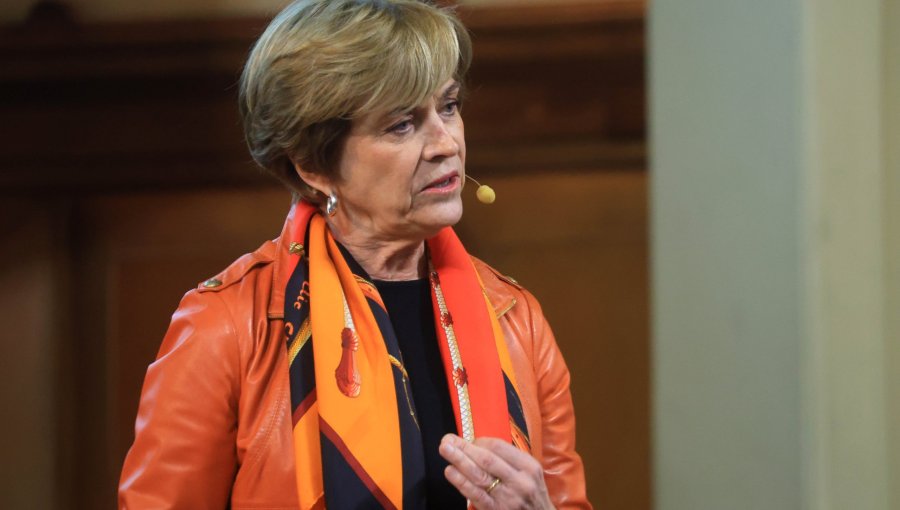 Académico de la UDP enfatiza que Matthei "tiene una tendencia a la baja" y que "puede que la saquen del escenario político"