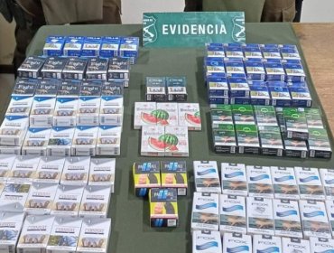 Pareja que vendía cigarros de contrabando fue detenida en sector del Mercado Cardonal: tercer sujeto cayó por oponerse al operativo