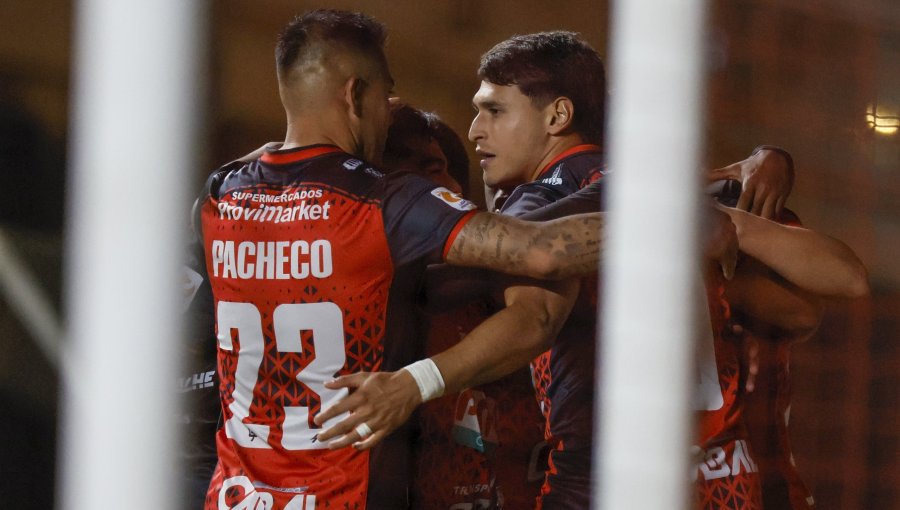 D. Limache goleó a Cobreloa para sellar su paso a cuartos de final de la Copa Chile