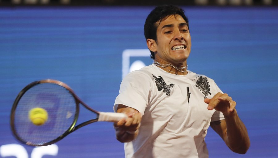 Partido de Cristian Garin por la segunda ronda de Wimbledon fue suspendido por falta de luz natural