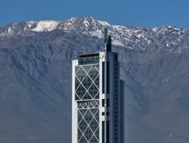 Telefónica retoma la venta de su emblemático edificio corporativo en Providencia