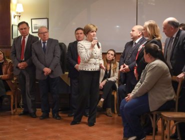 Tras desplome en encuesta, parlamentarios de Chile Vamos blindan en Valparaíso a Evelyn Matthei y comprometen despliegue territorial