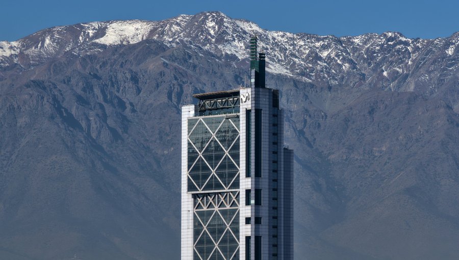 Telefónica retoma la venta de su emblemático edificio corporativo en Providencia