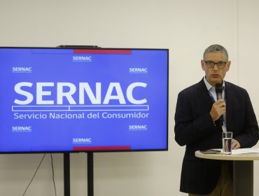Sernac denunció a Mall Plaza Oeste a la justicia tras pedazo de techo que le cayó a una mujer y le provocó graves daños