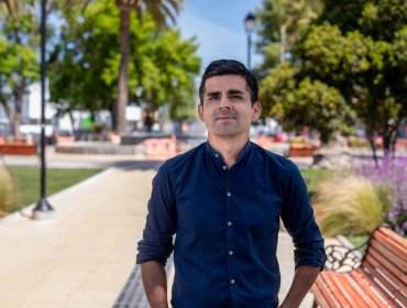 Demanda contra ex Alcalde frenteamplista de Casablanca apunta a contratos irregulares, nepotismo y pérdida de $4 mil millones