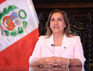 Presidenta Boluarte desata polémica en Perú al duplicarse su sueldo en medio de su alta impopularidad