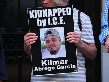 Abogados de migrante deportado por error denuncian que fue torturado en la megacárcel de El Salvador