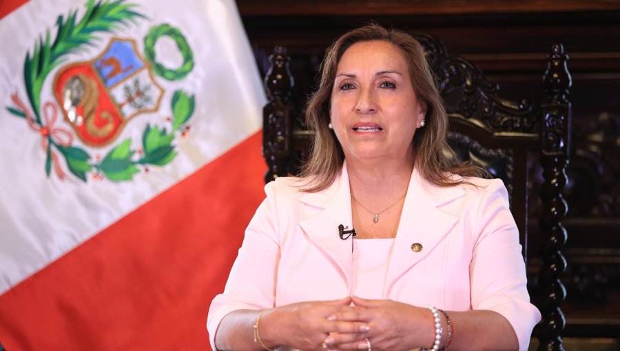 Presidenta Boluarte desata polémica en Perú al duplicarse su sueldo en medio de su alta impopularidad