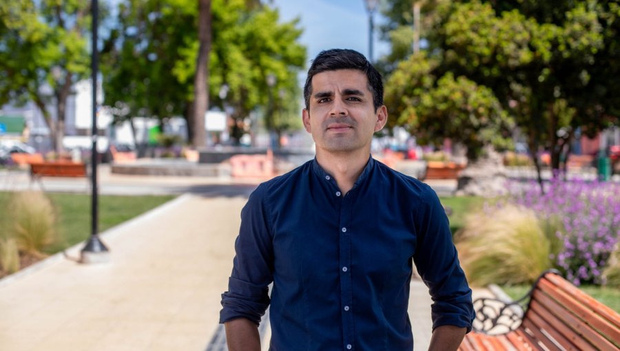 Demanda contra ex Alcalde frenteamplista de Casablanca apunta a contratos irregulares, nepotismo y pérdida de $4 mil millones