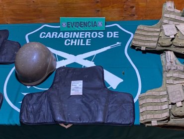 Con chalecos militares, cascos antibalas y municiones capturan a dos sujetos en medio de control vehicular en cerro de Valparaíso