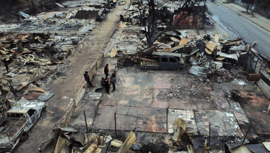 "La burocracia le ganó a la reconstrucción”: Damnificados del megaincendio cuestionan rechazo a viviendas ofrecidas por la CChC