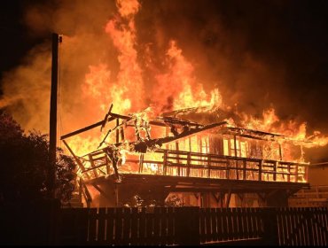 Un padre y su hija fallecieron en incendio que consumió vivienda en El Tabo: un adolescente resultó con graves quemaduras