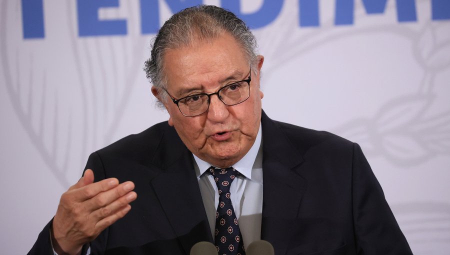 Senador Huenchumilla apunta que la DC debe enfocarse en "detener esta caída del partido para no desaparecer"