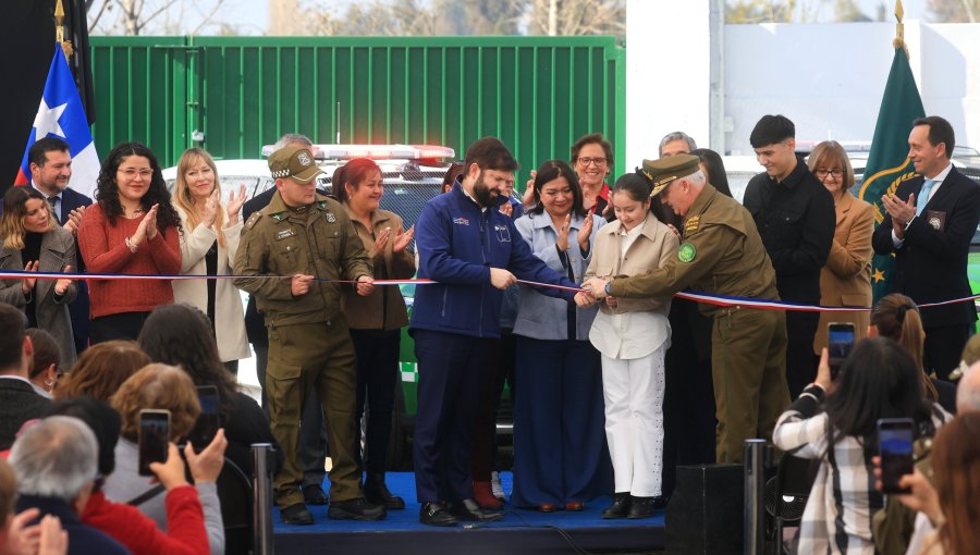 Presidente Boric encabezó inauguración de tenencia en La Pintana en honor a mártir de Carabineros