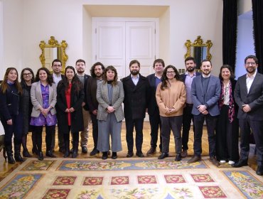 Presidente Boric se reunió con la directiva nacional del Frente Amplio en La Moneda para evaluar los desafíos del partido
