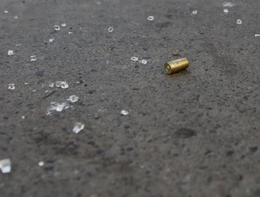 Terror en Valparaíso: Bandas rivales se enfrentaron a tiros y en su huida robaron un colectivo con pasajeros en el cerro Rodelillo
