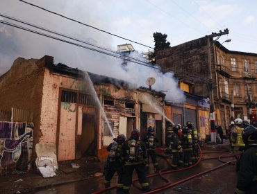 Bomberos revela que gran parte de los 29 incendios de junio en Valparaíso fueron por mal uso de elementos para paliar el frío