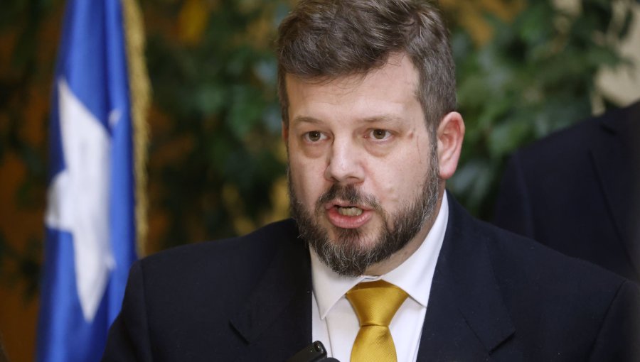 Johannes Kaiser aclara que no llamó a un nuevo golpe de estado y que no respalda violaciones a DDHH