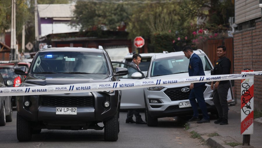 PDI indaga homicidio en Peñalolén: Hombre recibió múltiples disparos en su hogar