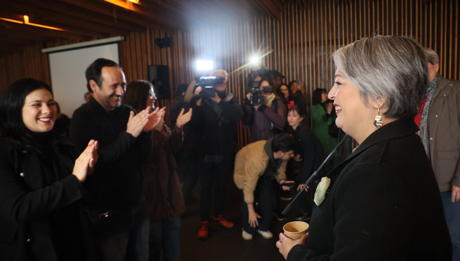 Partido Comunista llama a Jeannette Jara a liderar con autonomía el nuevo ciclo político