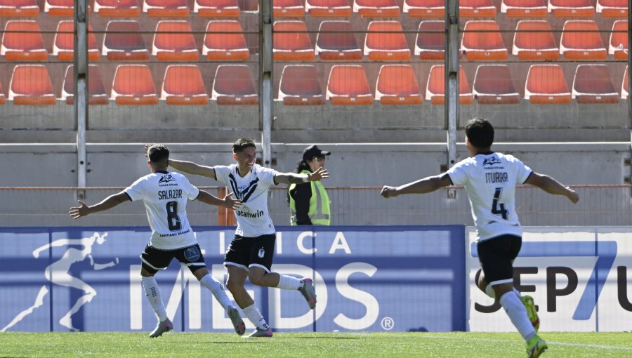Santiago Morning venció en el epílogo a Cobreloa y salió de zona de descenso