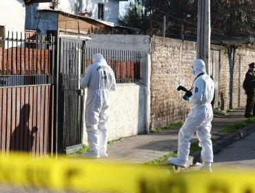Detienen a hija mayor de mujer desaparecida que fue encontrada muerta y enterrada en el patio de su casa
