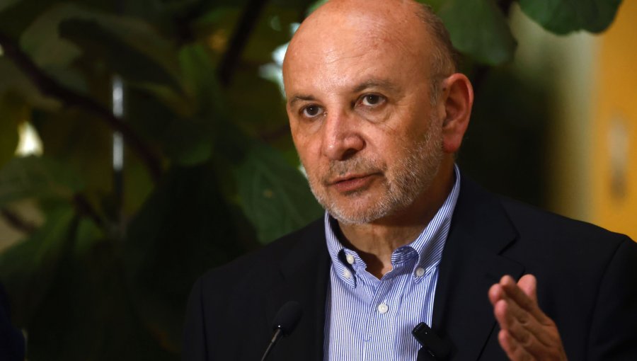 Senador Castro valoró que Jeannette Jara no suspendiera su militancia en el PC: "Fue una medida bastante sana"