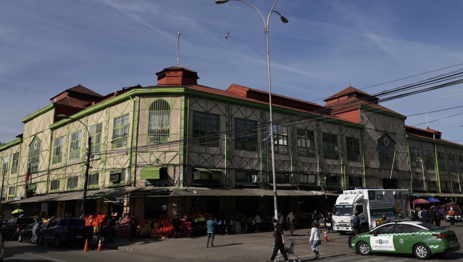 Un detenido y 10 extranjeros irregulares denunciados deja operativo en los alrededores del Mercado Cardonal de Valparaíso