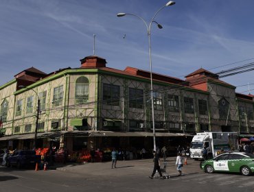 Un detenido y 10 extranjeros irregulares denunciados deja operativo en los alrededores del Mercado Cardonal de Valparaíso