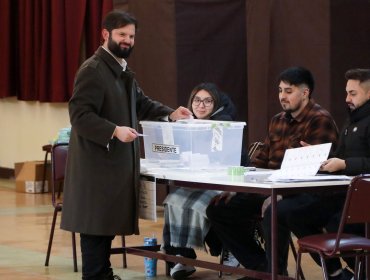 Diputados RN ofician a Contraloría para que abra sumario contra Presidente Boric por viajar a votar a Punta Arenas durante postnatal