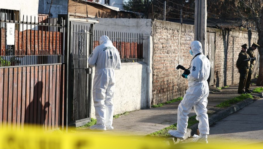 Detienen a hija mayor de mujer desaparecida que fue encontrada muerta y enterrada en el patio de su casa