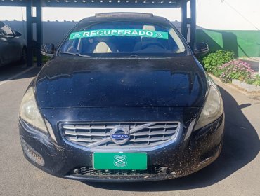 Tres detenidos deja patrullaje policial en Concón: fueron sorprendidos en plena transacción de droga en un Volvo robado