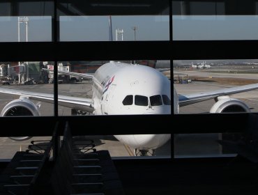 Hombre falleció tras ser succionado por motor de avión en aeropuerto de Italia