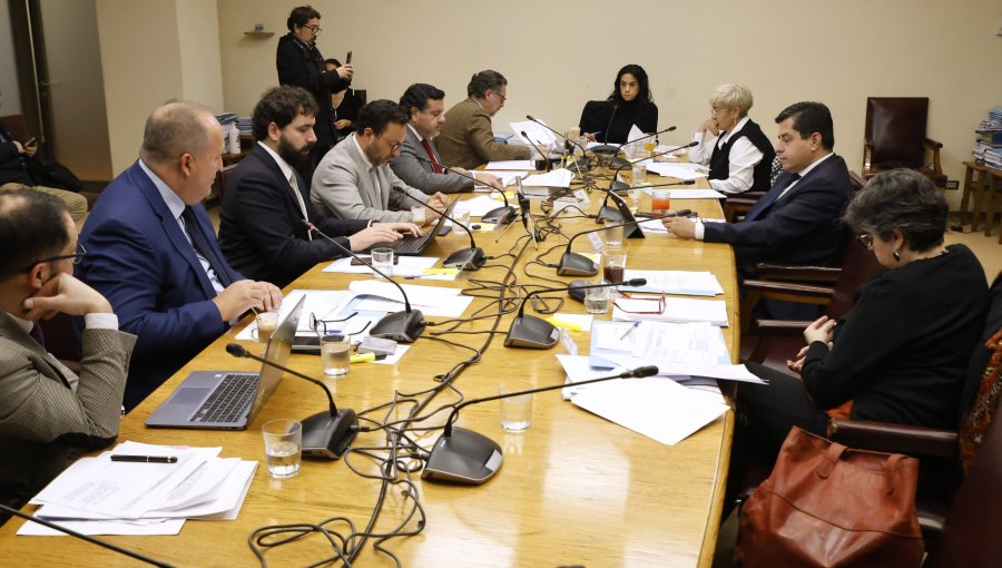 Comisión del Senado cita a altos mandos de FF.AA. y al Fiscal Nacional a sesión reservada por caso de exfuncionarios de la FACh