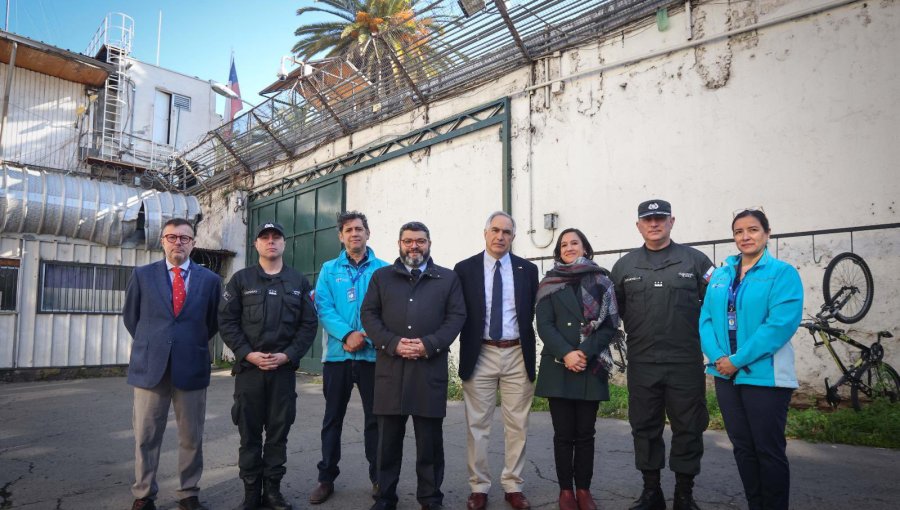Senador Chahuán tras constatar hacinamiento de internos en la ex Penitenciaría: "Se están violando normas internacionales"