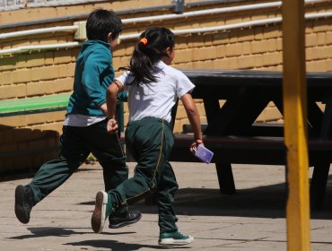 Alarmantes cifras de ausentismo y deserción escolar en la V Región: proponen abrir escuelas los fines de semana y mejorar infraestructura