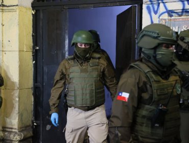 14 detenidos deja allanamiento en 22 casas del «Pueblo sin Ley» de La Calera: incautaron drogas, armas y hasta chalecos antibalas