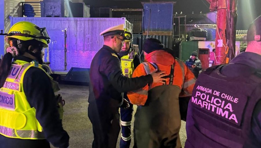 Encuentran con vida a pescadores que se encontraban desaparecidos tras zarpar desde la Caleta Portales de Valparaíso