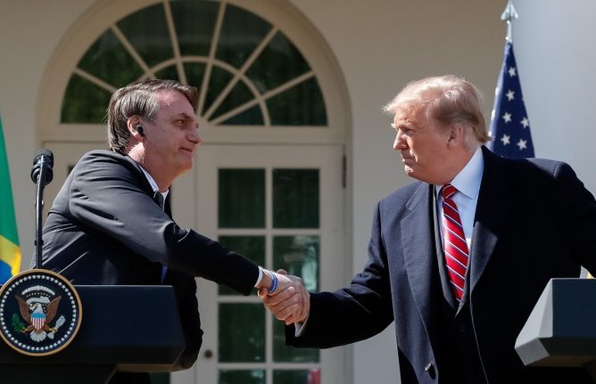 Donald Trump impone arancel del 50% a Brasil en represalia por el juicio contra Jair Bolsonaro