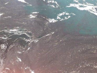 Derrame de hidrocarburos en la bahía de Valparaíso será llevado a la justicia: exigen que este hecho "no quede impune"