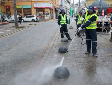 Operativo de limpieza completará 5.800 metros de calles del Barrio Puerto de Valparaíso